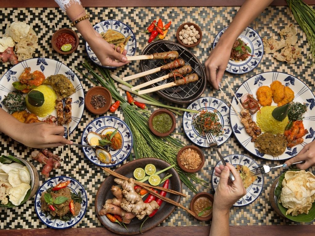 Food Tours - Local cuisine, tastings, cooking classes, and foodie adventures.